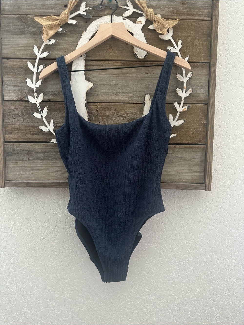J. Crew Textured Navy One-Piece Swimsuit ladies size 8 BC052